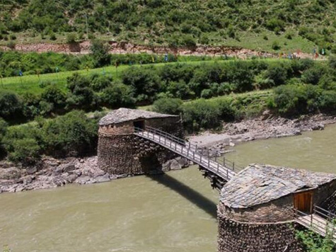 我很較牛的木橋不用一釘一鉚六百年不倒，紅軍長征曾經(jīng)過